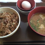 すき家 - 牛丼とん汁たまごセット（並）（￥490）