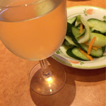 Saizeriya - ミックス野菜のピクルスと白ワイン
