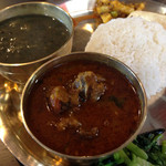 ナングロガル - ラムカレーに、ダルカレー（豆のスープカレー）。