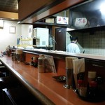 キッチン カワセ - カウンター席＆厨房風景
