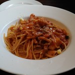 ピッツェリア ファッブリカ 1090 - ベーコンとキノコのトマトソース