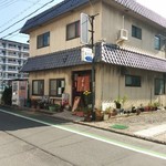 若花 - 外観　袖看板は若花亭