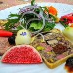 ドゥ・ラパン - アントレ:豪華版パテ   アンクルートも