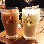 カッチャル バッチャル - 右：ラッシーハイ
      左：チャイハイ
      なんと、ソフトドリンクを＋50円でお酒にしてくれます。