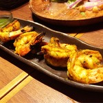 カッチャル バッチャル - 海老の香草焼き（170円/個）
      スパイスが海老の香ばしさをより引き立ててます。