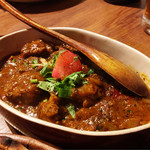 カッチャル バッチャル - マトンカレー（1,080円）
                                生姜と胡椒が効いてますが、マトンとの相性バッチリです。