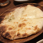 カッチャル バッチャル - チーズクルチャ（600円）
                                これは熱々の状態で食べるのがいいですね。
                                ワインに良く合います。