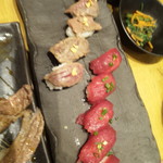 肉寿司 - 赤身・１８０円／ハラミ・２７０円