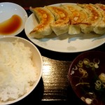 むげん - 餃子・ライス(5個  スープ付き) ￥700 
      名物・手作りジャンボ餃子を“メイン”で堪能できる