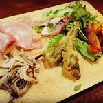 HUG the Kitchen & Wine - 