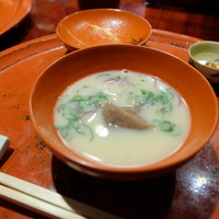 草喰 なかひがし - とちもちが入った白味噌の椀