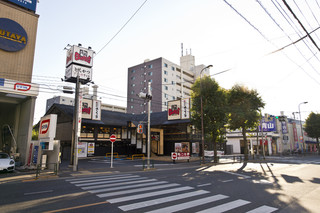 Tonkatsu Kagurazaka Sakura - 農大側から世田谷通りを渡ってすぐ、TSUTAYAのとなりにございます。