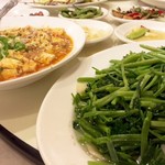 北平同慶樓 - 空心菜炒め物と麻婆豆腐