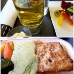 Taipei International Airport VIP Lounge - メインディッシュはおさかな
      ドリンクはシングルモルトストレート