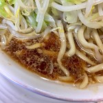 ラーメン二郎 - スープは非乳化