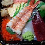 Sasago - 刺身丼