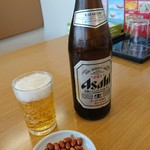 明珠 - ビール  中瓶  ピーナッツ付き