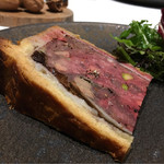 ラチュレ - 鹿、猪、熊、フォアグラに鹿コンソメのパテアンクルート