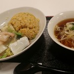 Fukutai Chuubou - 海鮮あんかけ炒飯　半ラーメンセット　920円