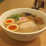 カーザ ルカ - ラー博は俺の社員食堂。  キングとんこつラーメソ！  なるとがキュート♡ 