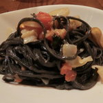 ラ･マンチーナ - 貝のイカスミパスタ