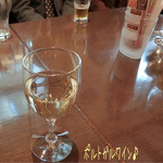 ヴィラモウラ - 赤坂でお友達の結婚パーティー=3=3=3
飲み放題のドリンクにはポルトガルワイン３種(緑のワインのヴィーニョヴェルデ、白、赤)が入ってて、お料理にもあって飲みやすく美味(〃^艸^)