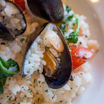 ムール貝の旨味と香り、エビのぷりぷり感。たまらないッス！