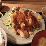 美松 - 軽いけど、ボリューム満点のカキフライ❣️
      林檎のフライとカボス付き❣️