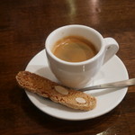 ミナミ - カフェ　エスプレッソと小菓子