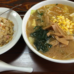 まんさく食堂 - みそラーメンと半チャーハン