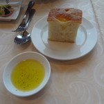 KIHACHI ITALIAN - ヴァリアンテランチ：フォカッチャ、オリーブオイル付