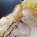 ラーメン二郎 - 豚の厚み