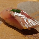 鮨 さいとう - 根付きの鯵