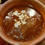 欧風カレーレストラン マイソール - グツグツとしている壺焼きスタイルカレー