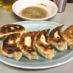 赤坂珉珉 - 2016.11
      餃子はこれくらいまで
      焼いてくれた方が好き