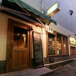 炭火イタリアン CARBO - 落ち着いた雰囲気の外観です