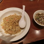 炒飯と酸辣湯麺の店 キンシャリ屋 - 五目炒飯　680円　ドローンビュー