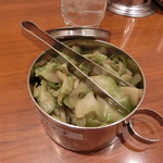 炒飯と酸辣湯麺の店 キンシャリ屋 - 自家製ザーサイ