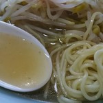中華大宝 - スープと麺アップ