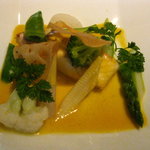 オーベルジュ・ド・リル - 真鯛のプレゼ　季節の野菜添え　サフランのクリームソース