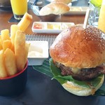 PULLMAN DANANG BEACH RESORT - ランチ、和牛バーガー（2016年5月）