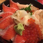 魚の三是 新宿西口大ガード店 - 石狩丼（１１００円・ランチ）