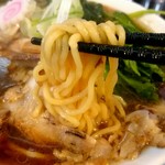 Ramemmizusawa - 麺は適度にスープを吸って絡みも良いです。
