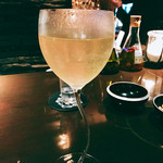 バー カヴァロ - 『フレンチ95』様、味はしっかりで一番良かったのはグラスの内側に事前に多分レモンを少し塗っているってのが本当に素晴らしい！！