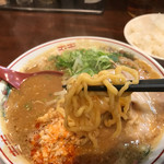 希望軒 - 麺は中太縮れ麺