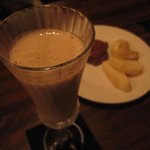 ウォータークラブ - ゴディバリキュールのカクテルとムース・オ・ショコラ