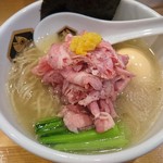 チャーシューは低温真空調理の肉を更に燻蒸してあります