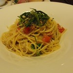 雪詩慕雲 - シラスと大葉とフレッシュトマトのパスタ
      