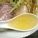 らぁ麺やまぐち 辣式 - えび塩ワンタン麺/スープ