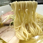 らぁ麺やまぐち 辣式 - えび塩ワンタン麺/麺リフト